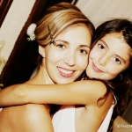 mariée avec petite fille d'honneur