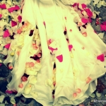 robe de mariée avec pétales roses